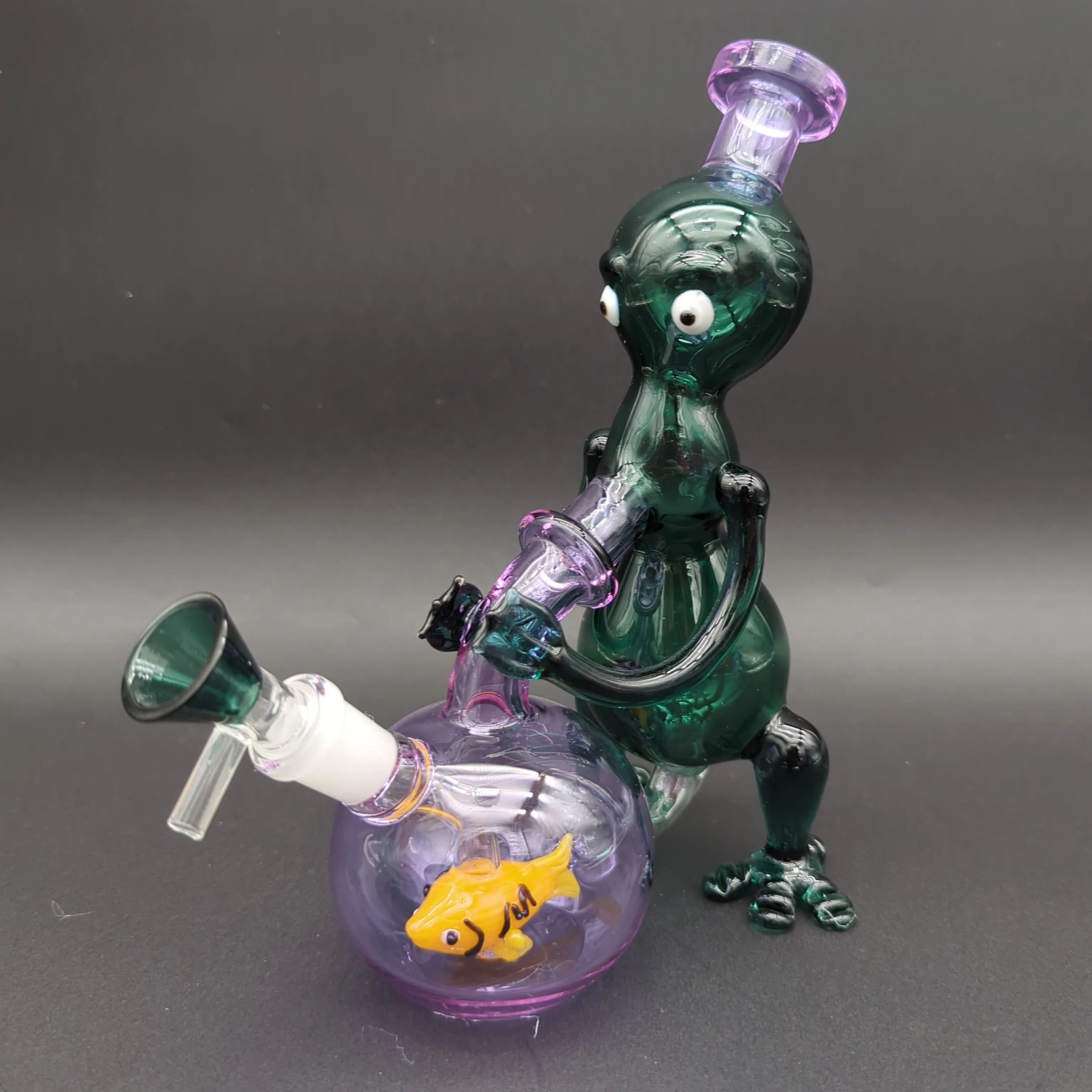 Alien Smoking a Goldfish 9 Recycler Bong