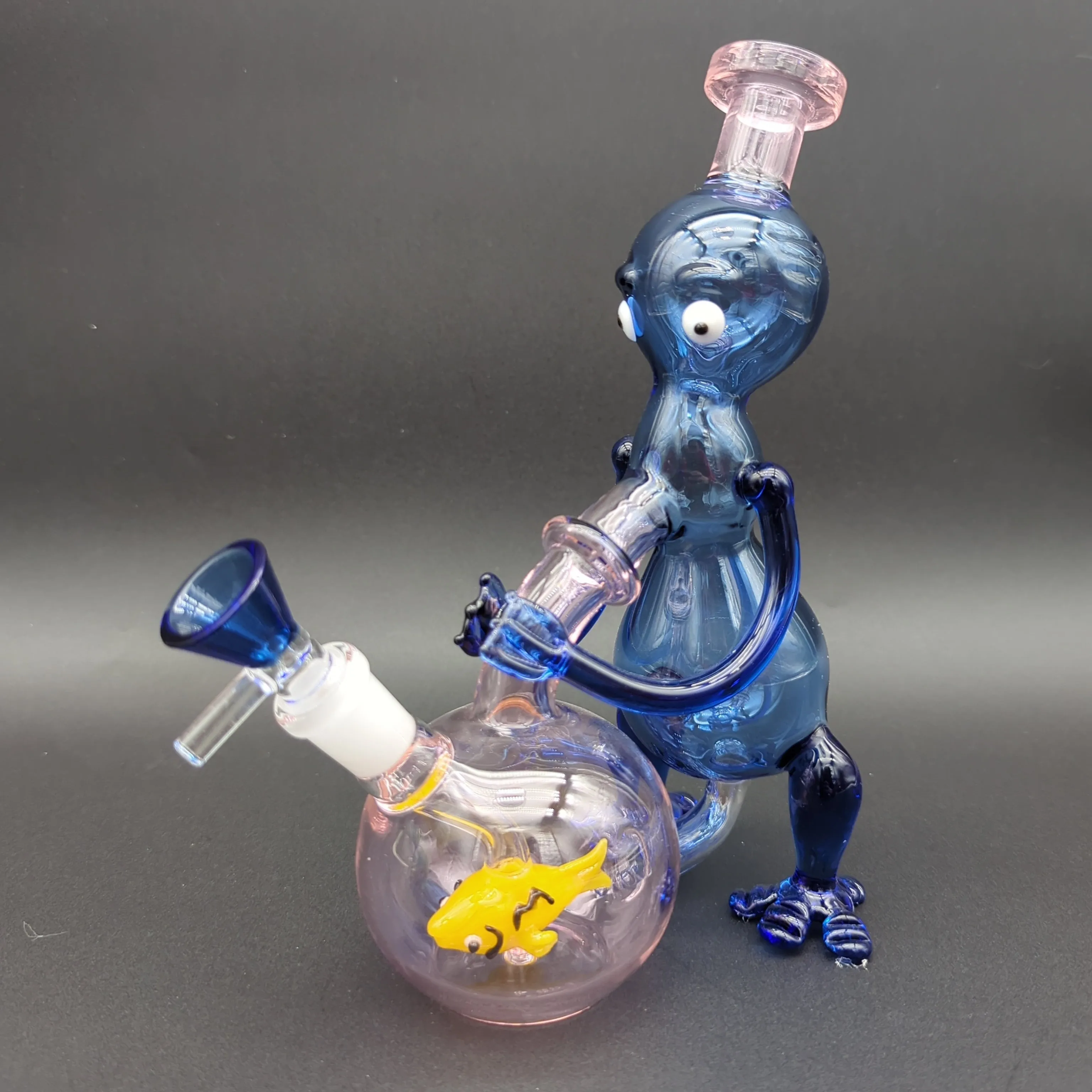 Alien Smoking a Goldfish 9 Recycler Bong